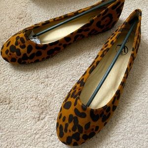 NIB womens leopard print flats size 9